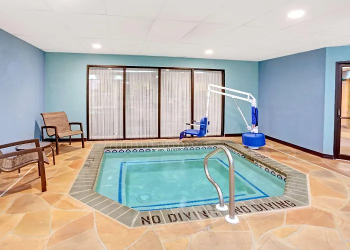 Hotel Wingate By Wyndham 3*